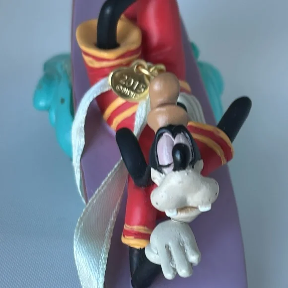 Surfing Goofy Exclusive 2015 Ornament - Picture 4 of 4
